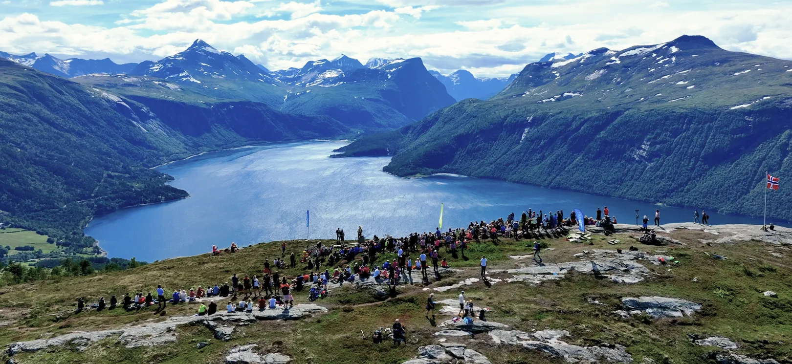 Musikkvandring opp til Prestaksla